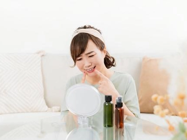 前歯が気になる女性